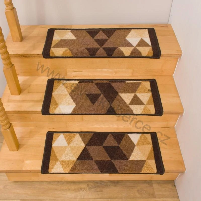 Protiskluzný nášlap na schody MG25 šedý 77 x 24cm půlkruh