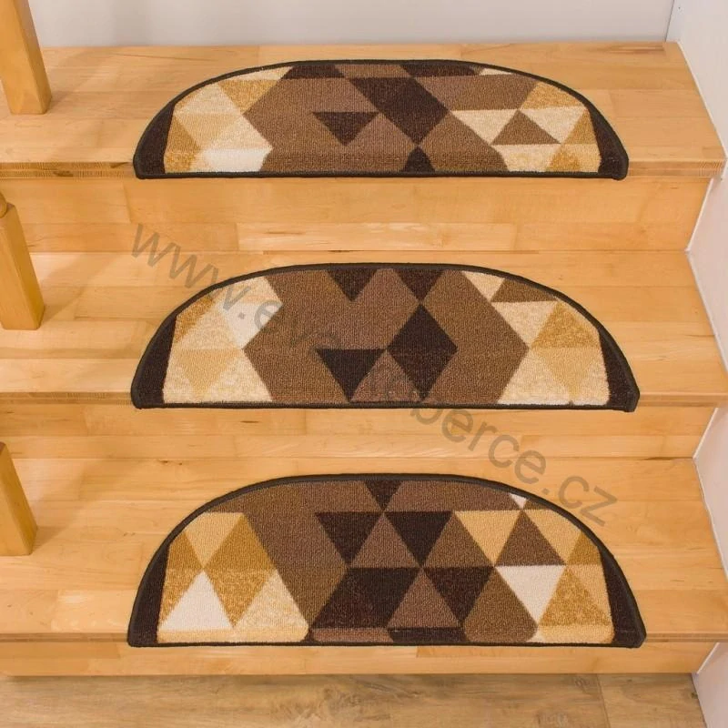Protiskluzný nášlap na schody MG25 šedý 77 x 24cm půlkruh