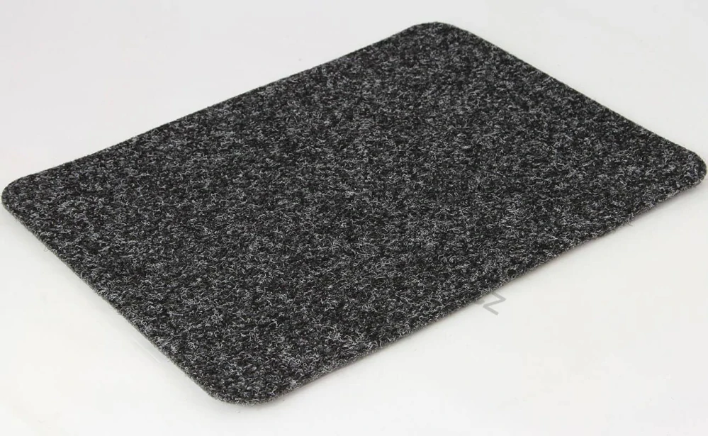 Vpichovaný koberec v metráži Bastion 50 černý šíře 2m