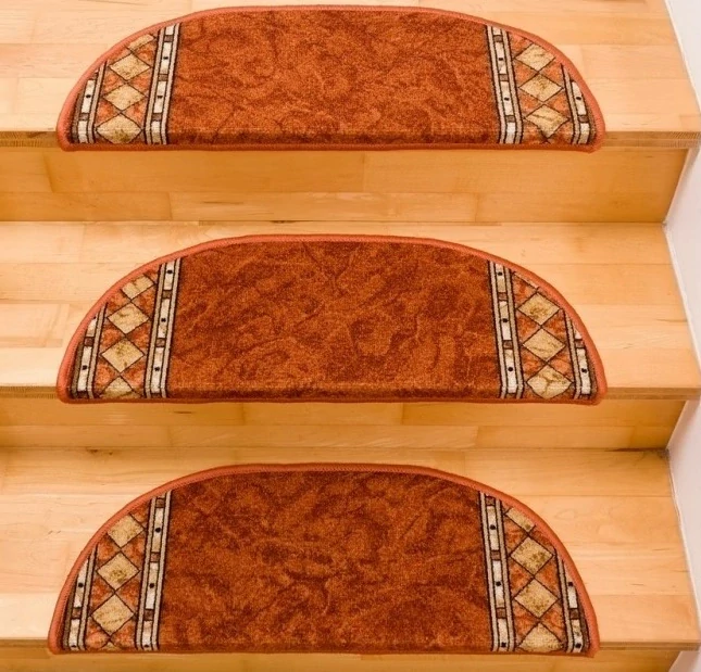 Protiskluzný nášlap na schody CHS25 bordový půlkruh 77 x 24cm +3cm ohyb