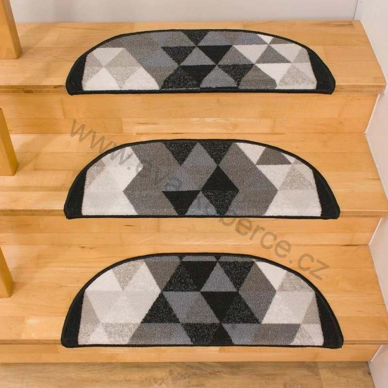 Protiskluzný nášlap na schody MG25 šedý 77 x 24cm půlkruh