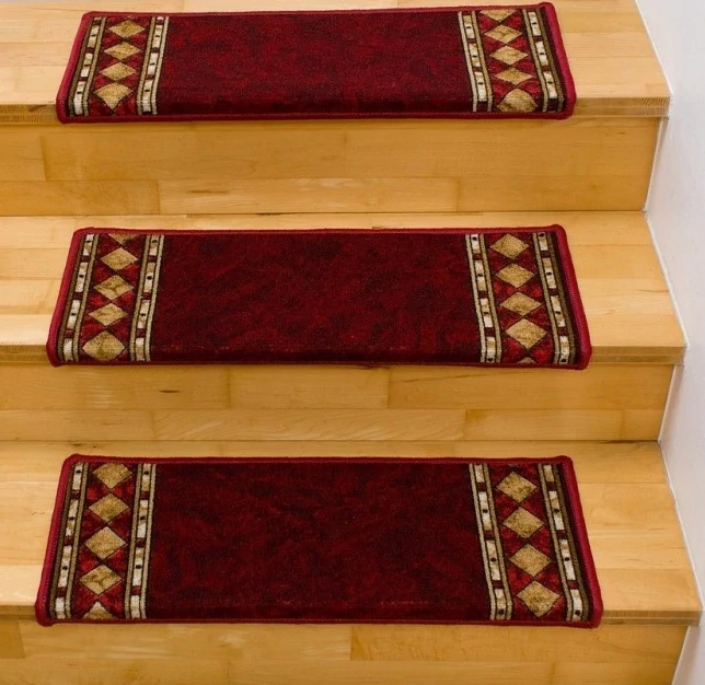 Protiskluzný nášlap na schody CHS25 bordový půlkruh 77 x 24cm +3cm ohyb