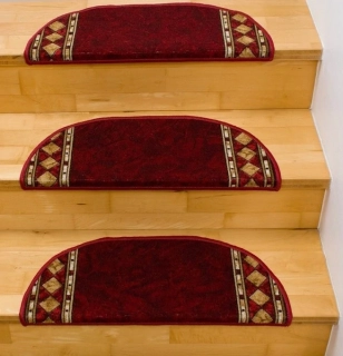 Protiskluzný nášlap na schody CHS25 bordový půlkruh 77 x 24cm +3cm ohyb