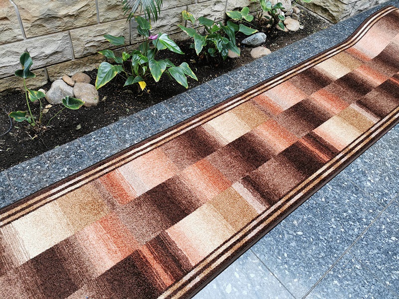 Běhoun Ikat 49 hnědý