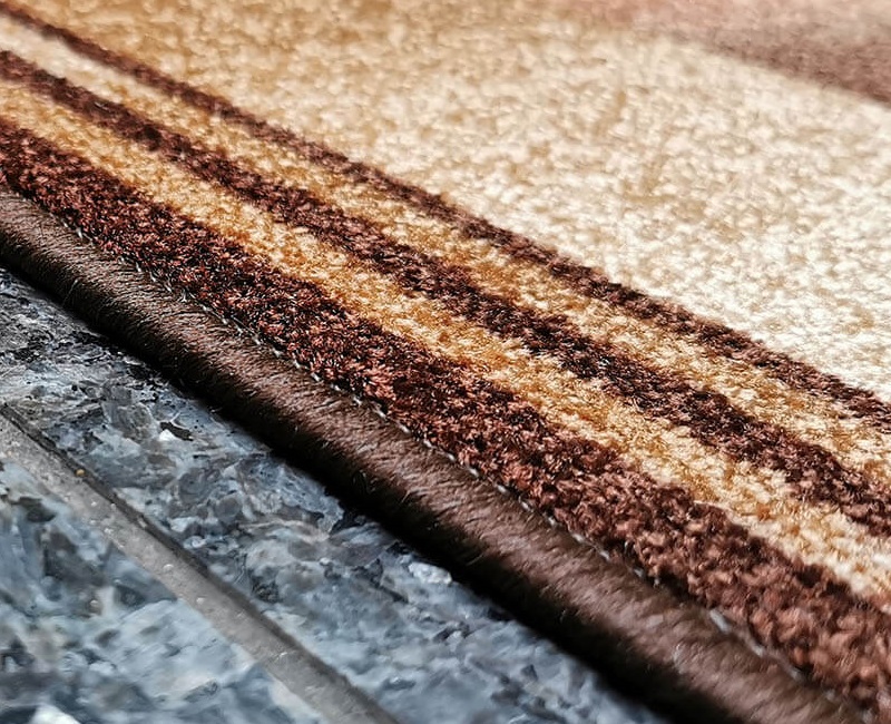 Běhoun Ikat 49 hnědý