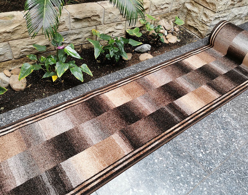 Běhoun Ikat 49 hnědý