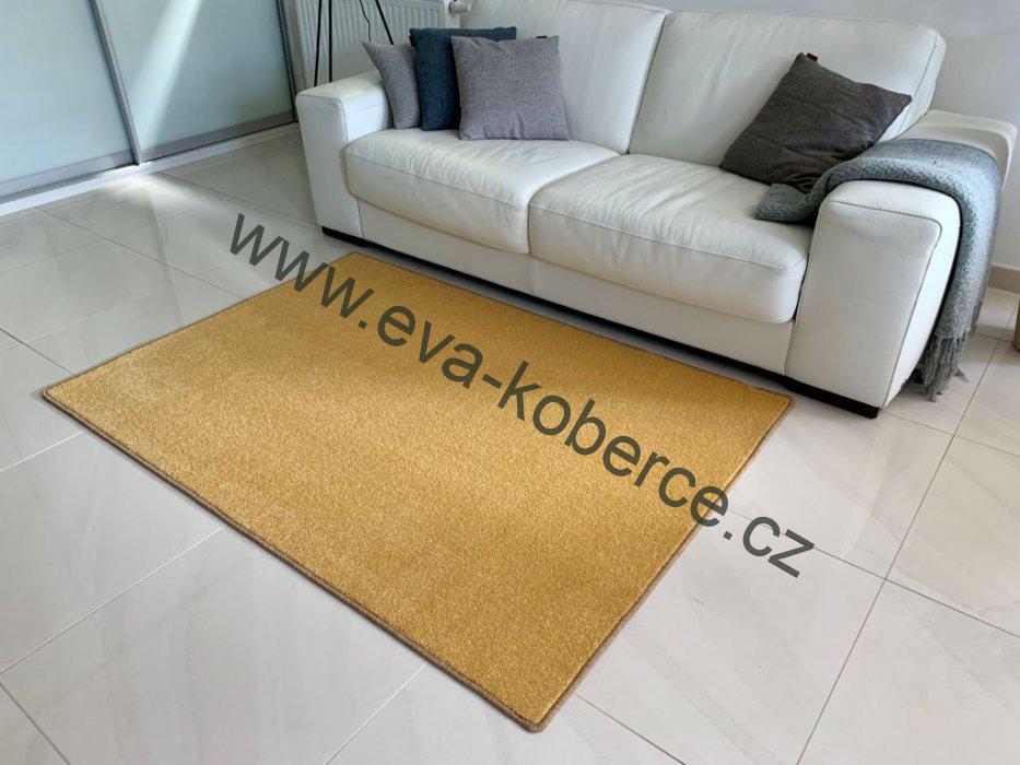 Kusový koberec Eton SRDCE - černý