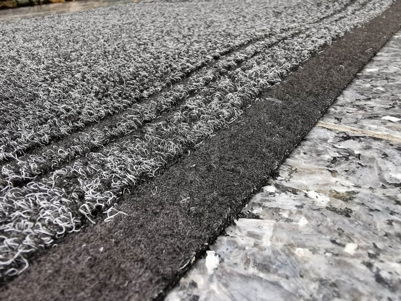 Levný protiskluzný Běhoun Malaga 2082 tmavě šedý